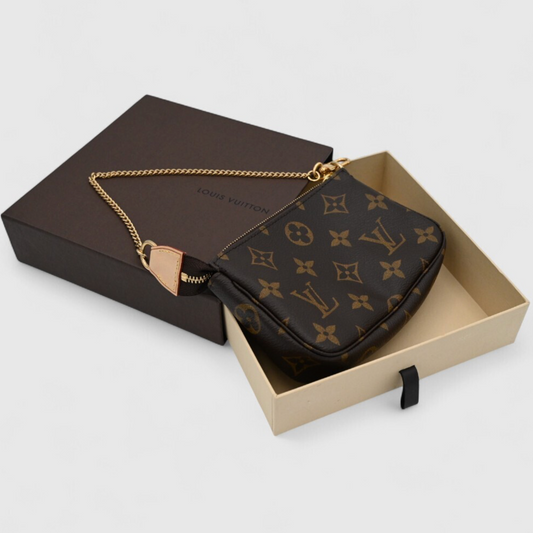 Louis-Vuitton-Monogram-Pochette-01