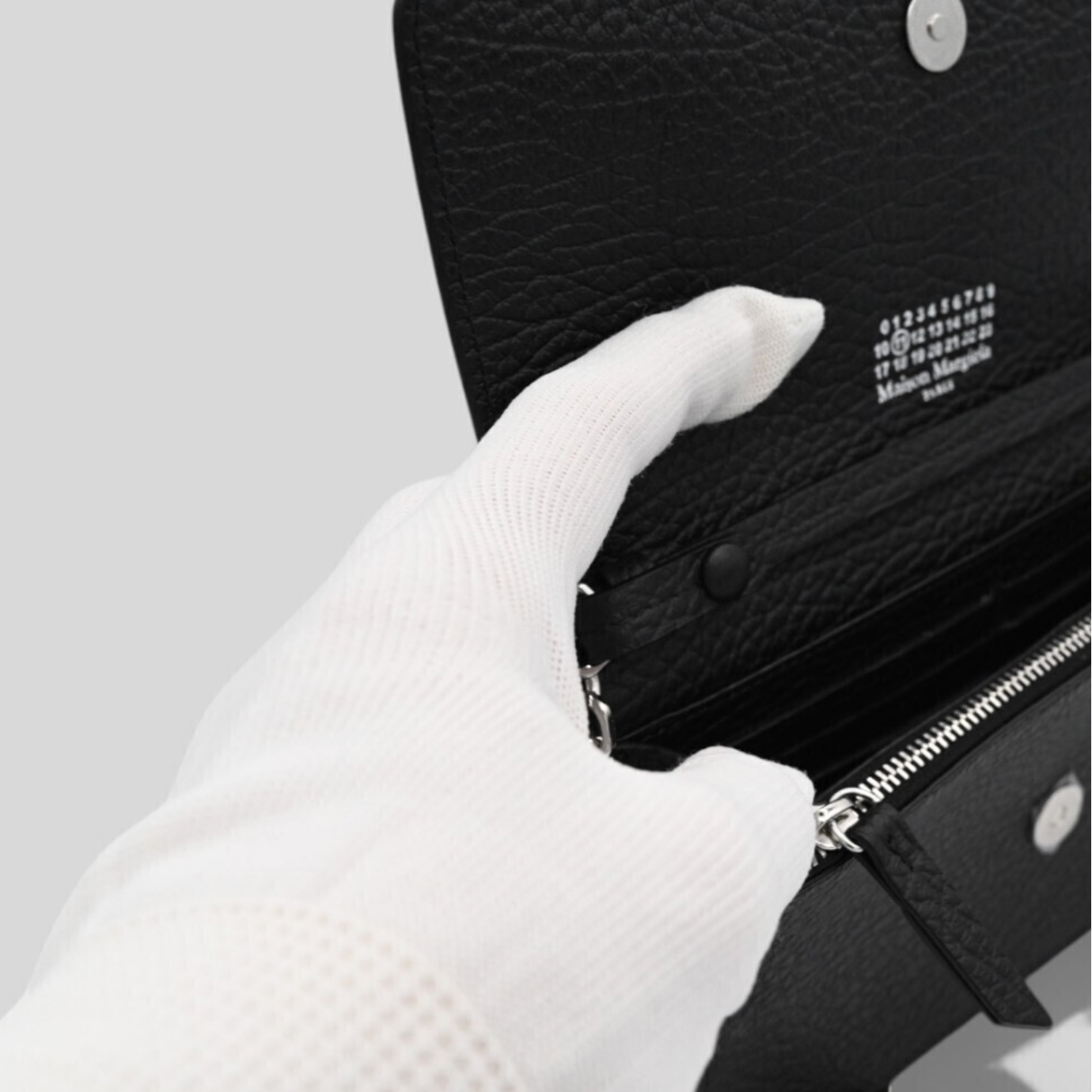 MAISON-MARGIELA-11-Chain-Wallet-09