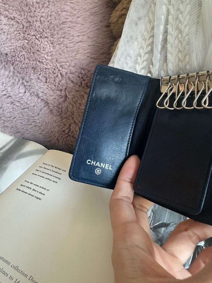 Vintage Rank A CHANEL Navy Lamb Key Holder Phw