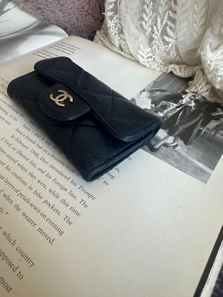 Vintage Rank A CHANEL Navy Lamb Key Holder Phw