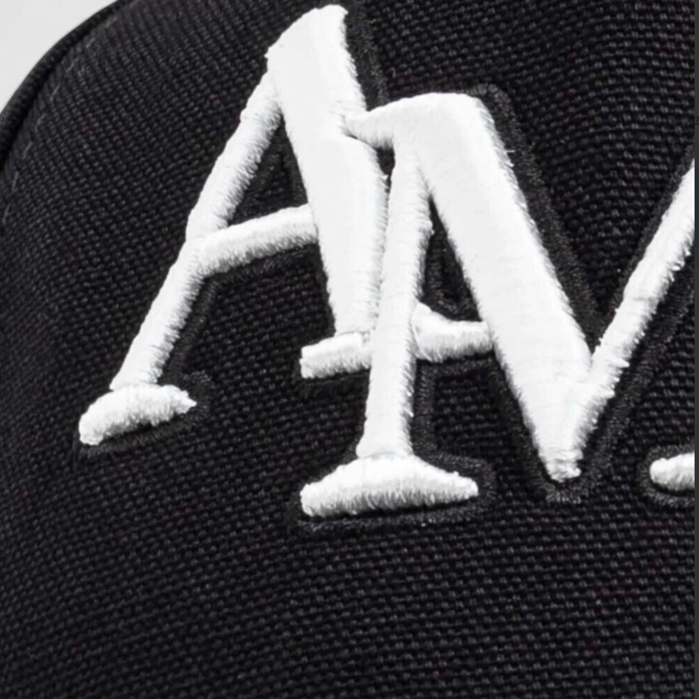 AMIRI-Staggered-Logo-Canvas-Baseball-Capo-05