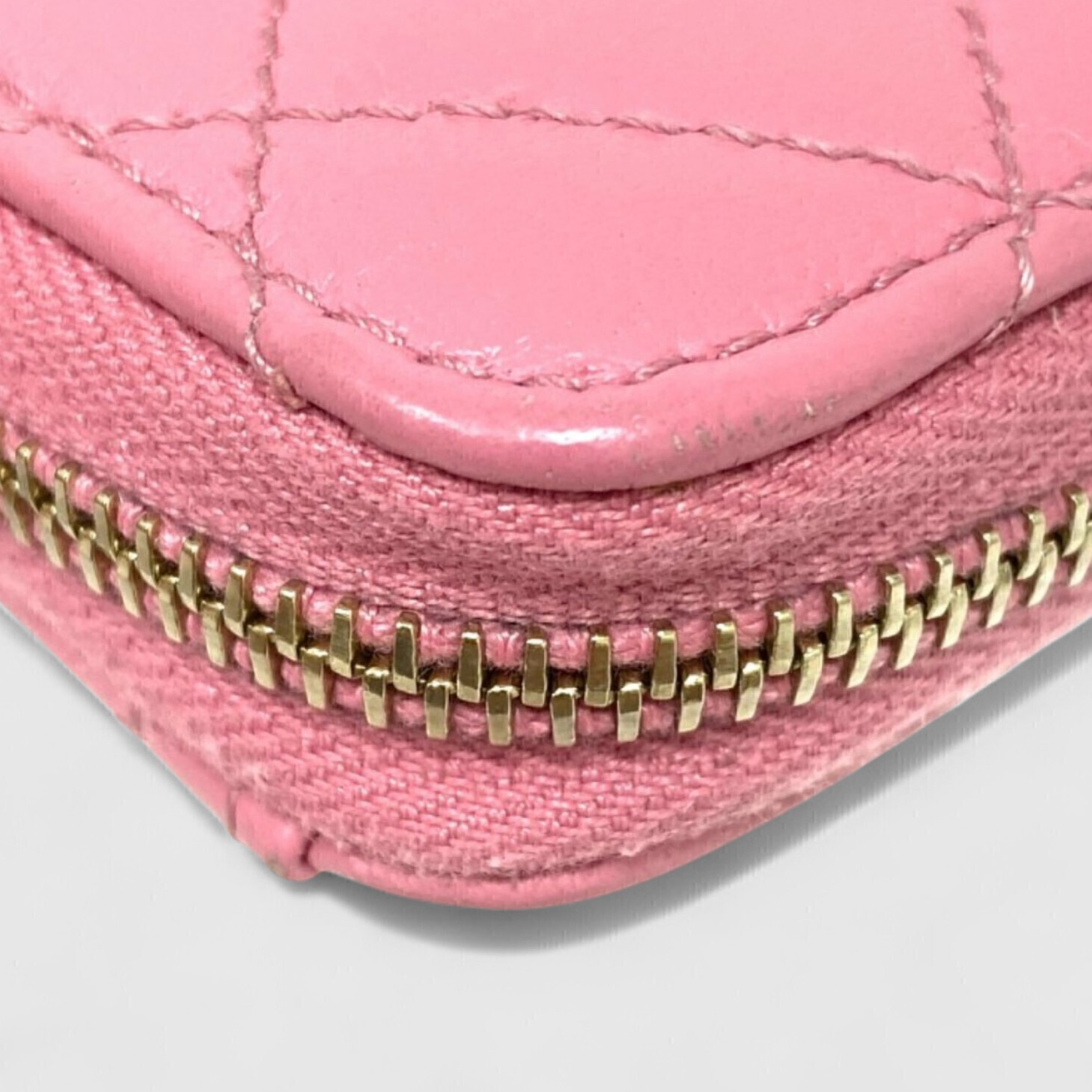 Chanel-Zipped-Card-Case-08