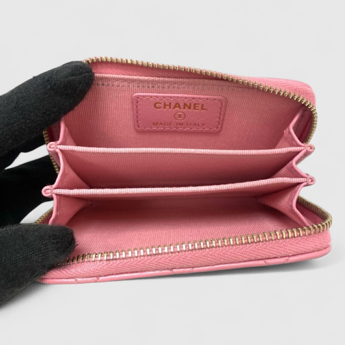 Chanel-Zipped-Card-Case-09