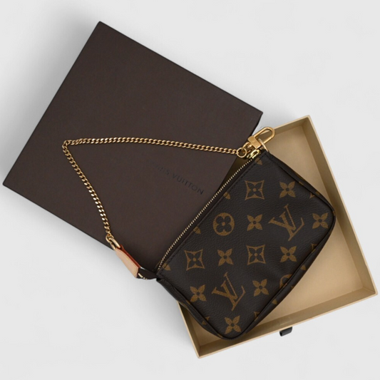 Louis-Vuitton-Monogram-Pochette-02