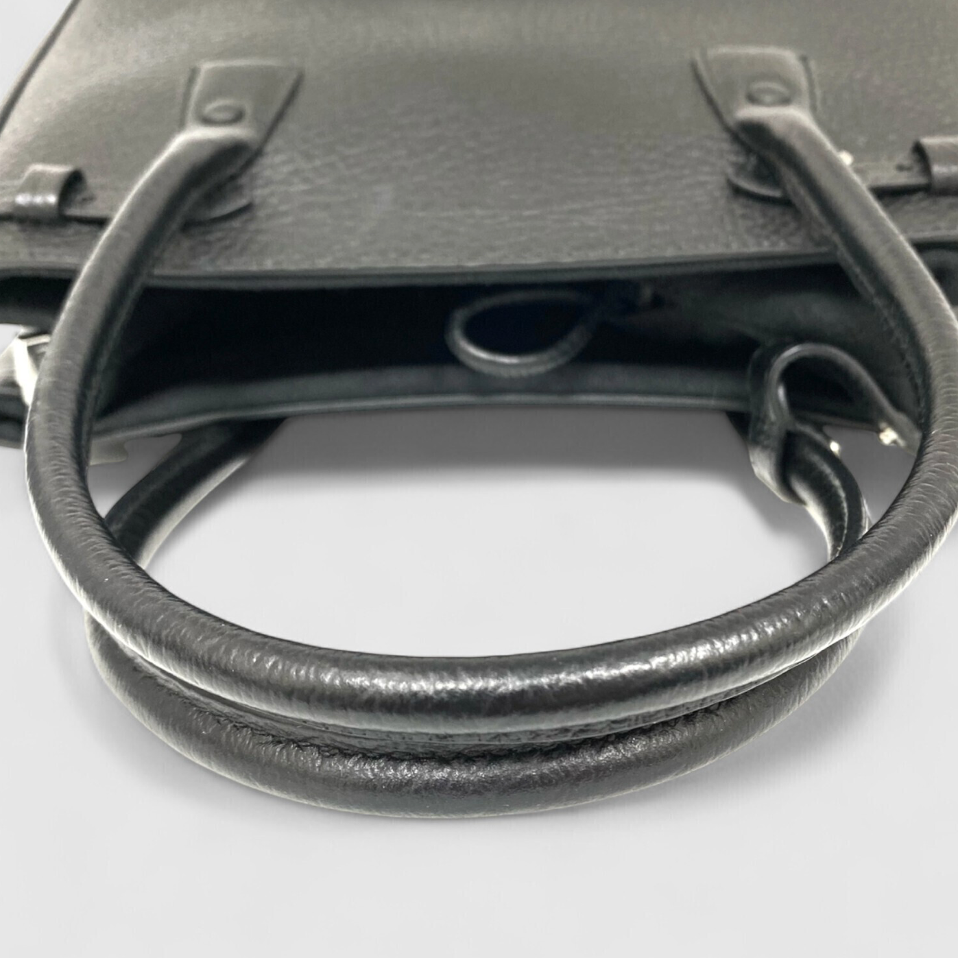 Maison-Margiela-Black-Calfskin-5AC-2Way-Bag-09