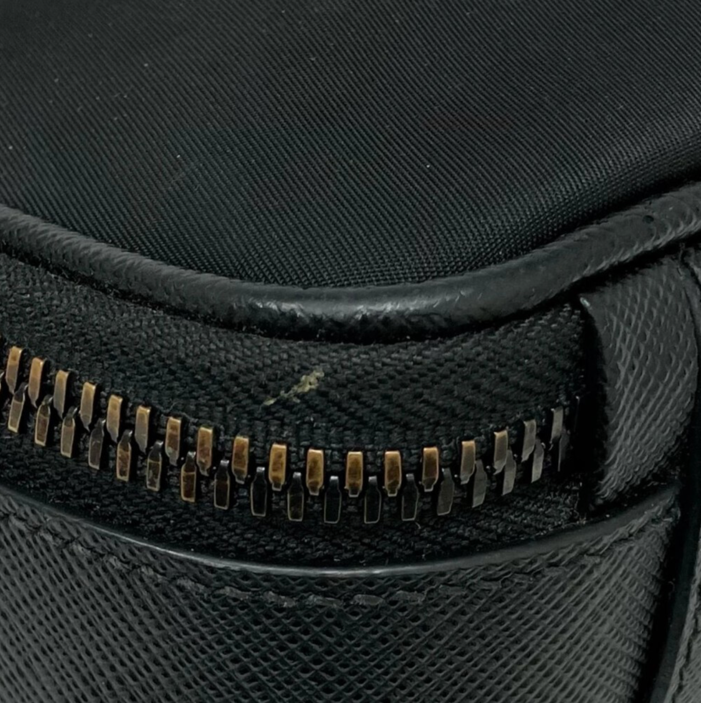 PRADA (プラダ) 黒 ナイロン ショルダーバッグ 2VH070 中古品【ランクA】