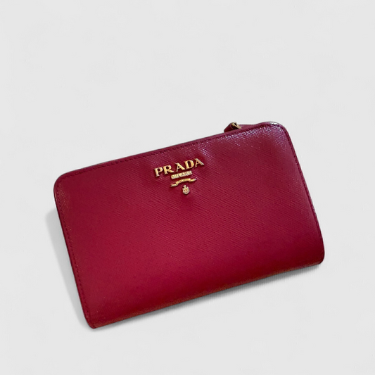 Prada-Saffiano-Leather-Bi-Fold-Wallet-02