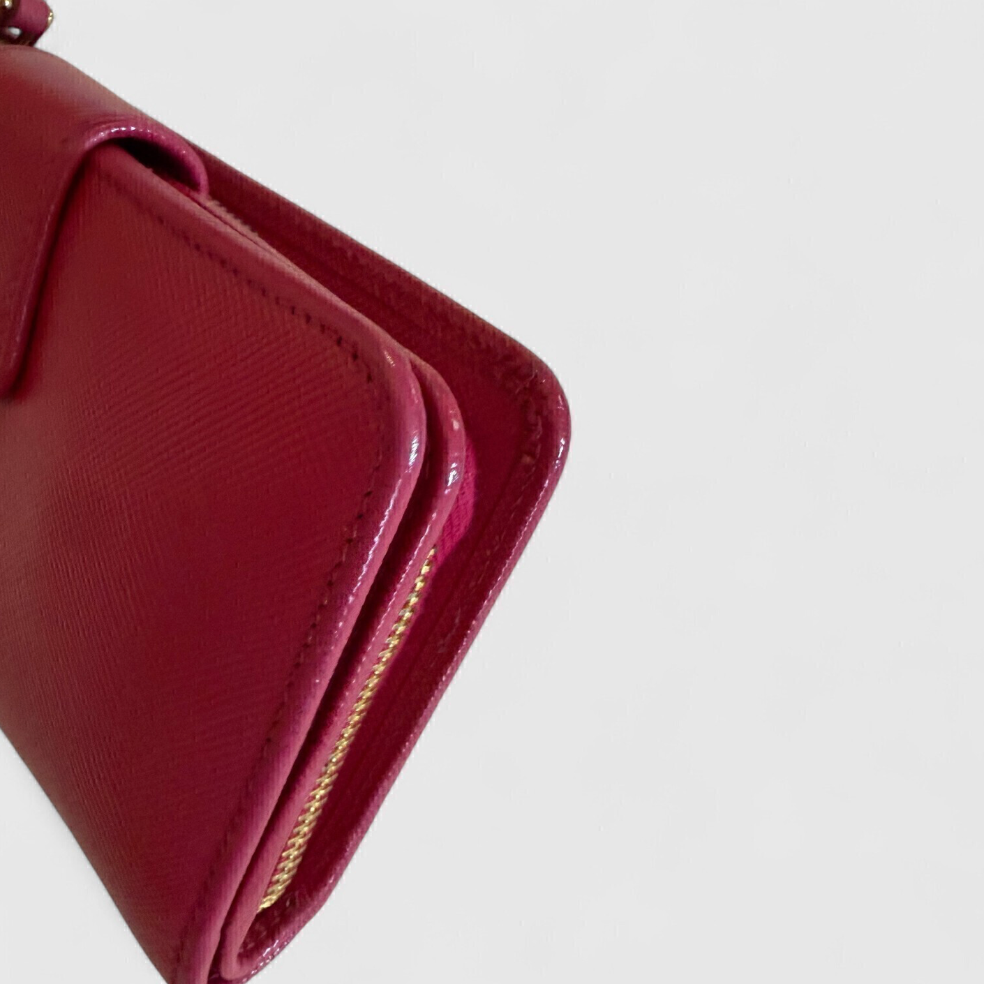 Prada-Saffiano-Leather-Bi-Fold-Wallet-03