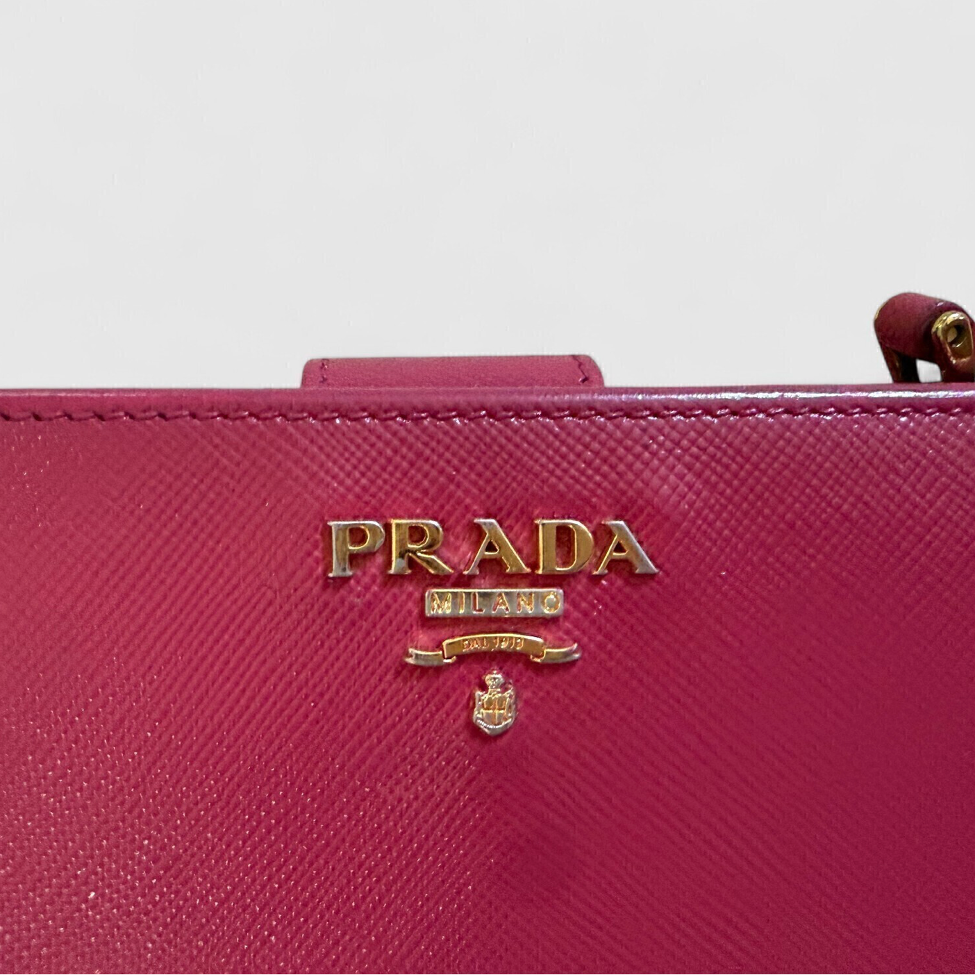Prada-Saffiano-Leather-Bi-Fold-Wallet-04