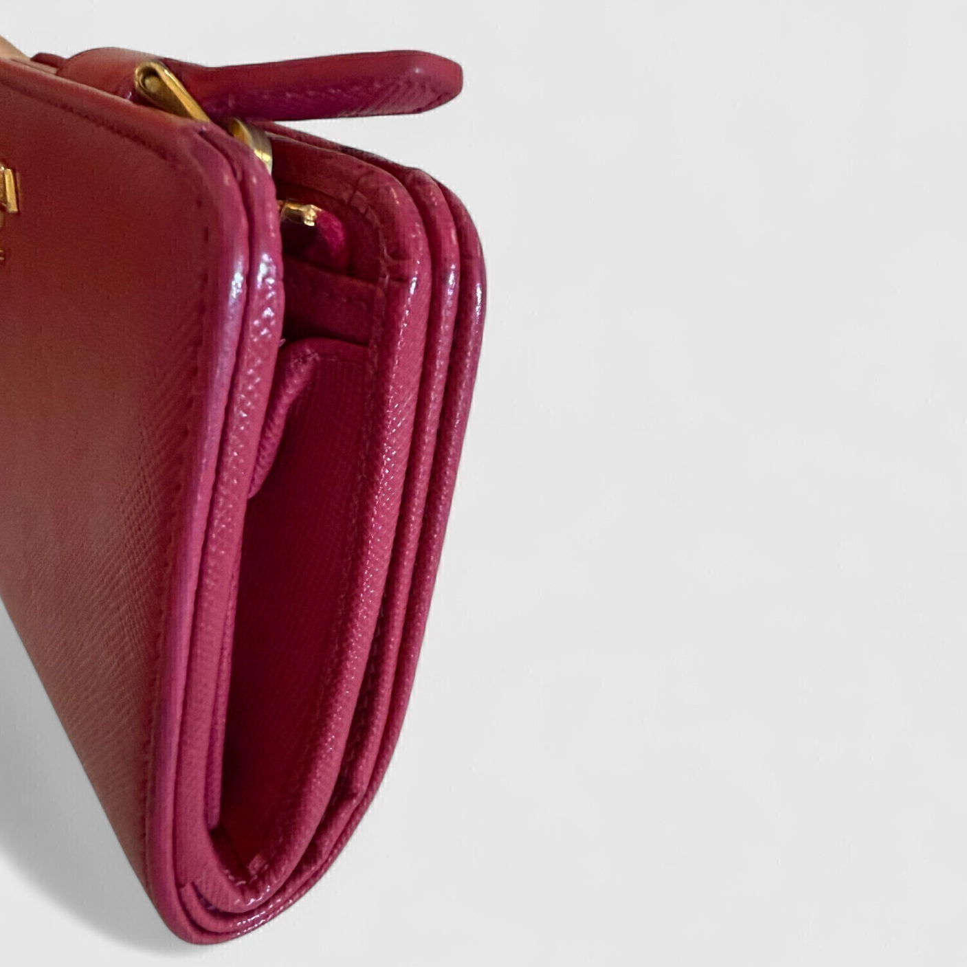 Prada-Saffiano-Leather-Bi-Fold-Wallet-05