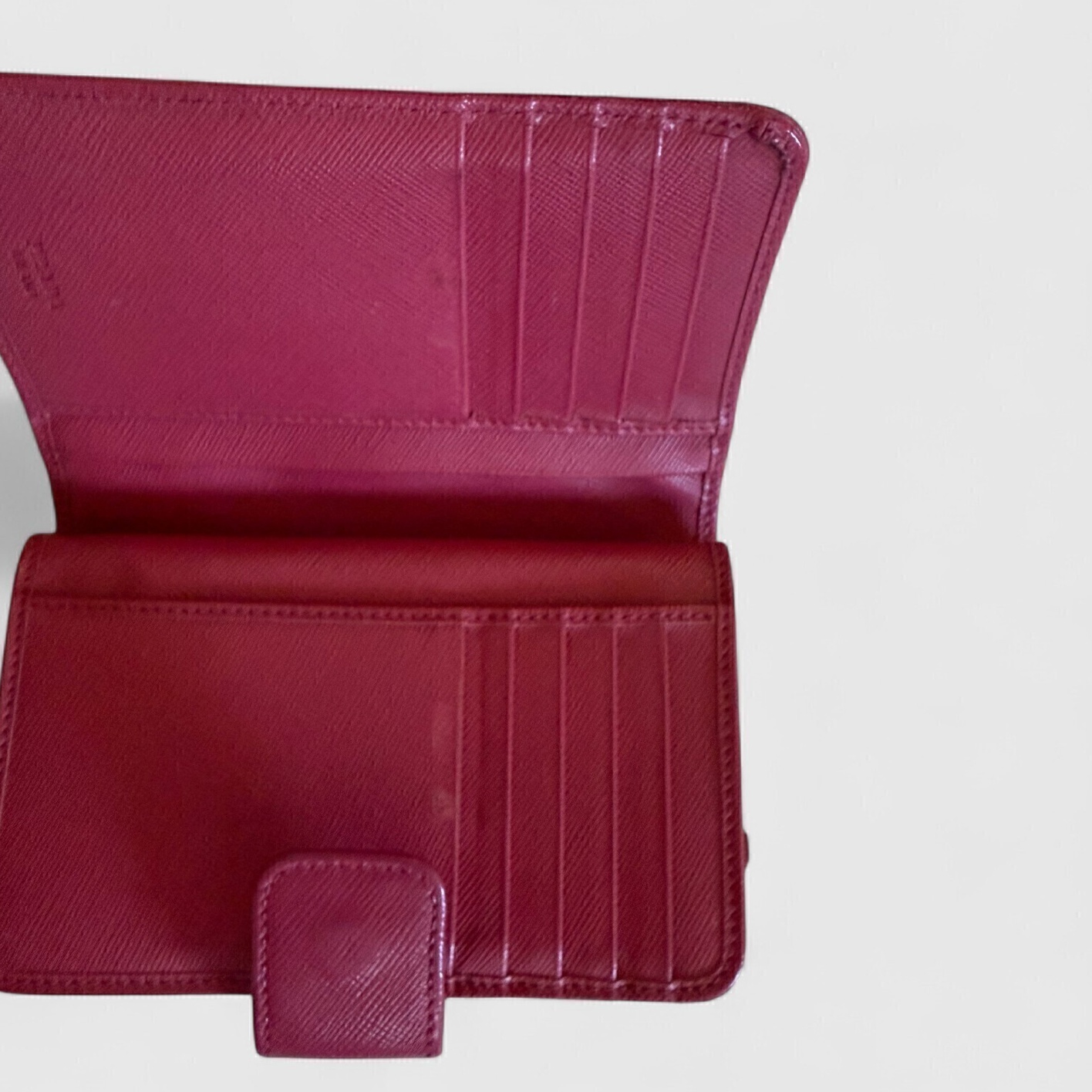 Prada-Saffiano-Leather-Bi-Fold-Wallet-06