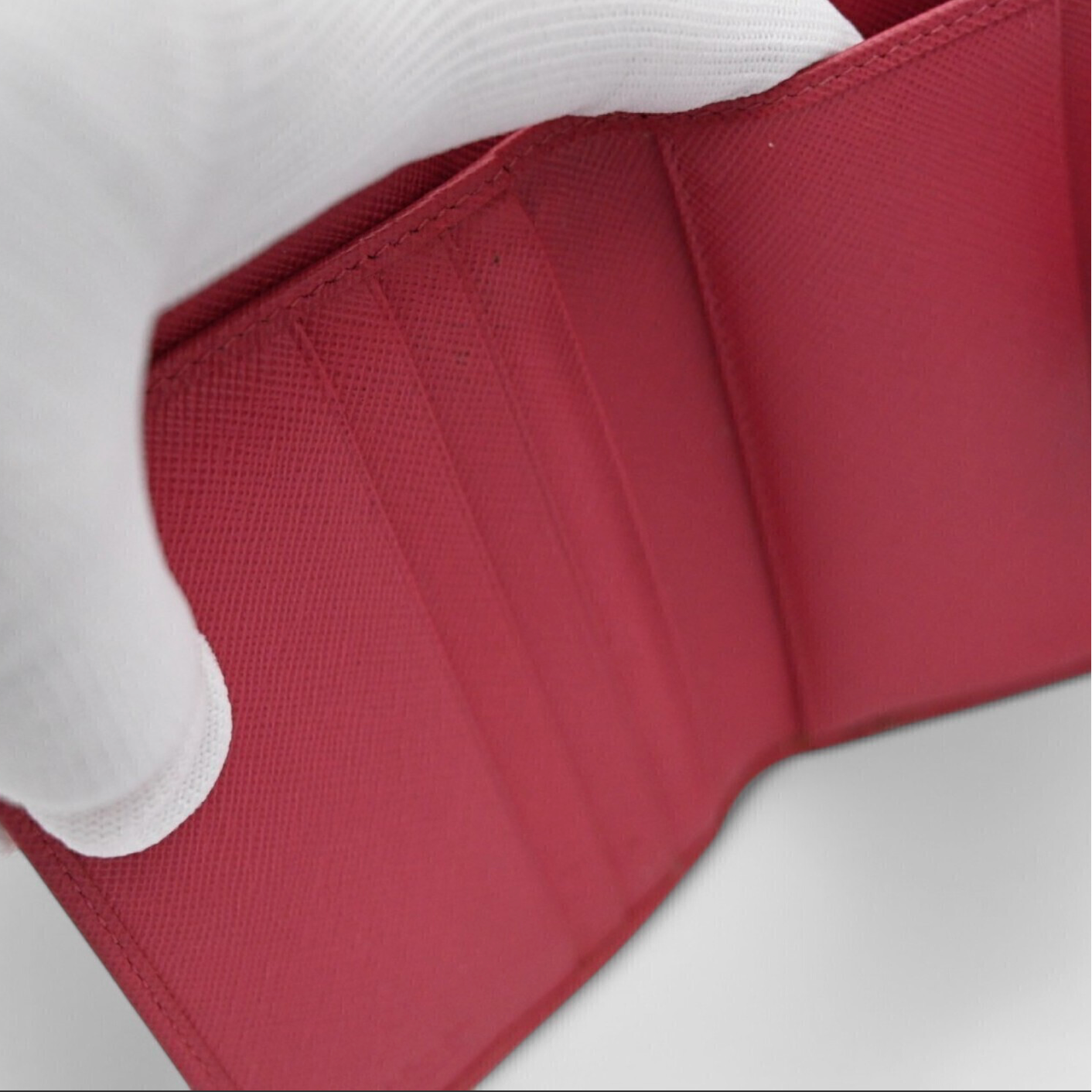 Prada-Saffiano-Leather-Bi-Fold-Wallet-14