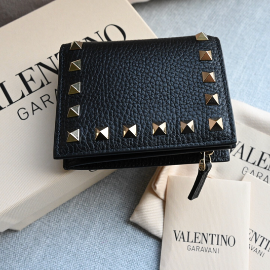 Valentino-Garavani-Rockstud-Bi-Fold-Wallet-01