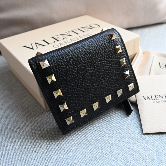 Valentino-Garavani-Rockstud-Bi-Fold-Wallet-02