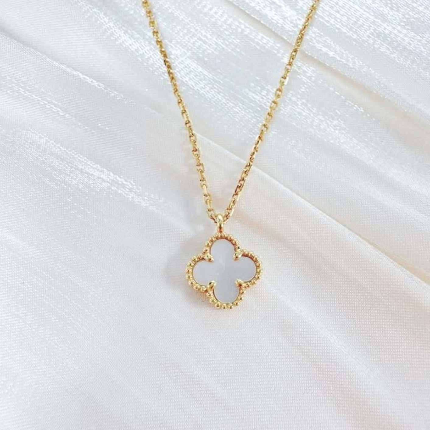 Van-Cleef-Arpels-Sweet-Ahambra-Necklace-01