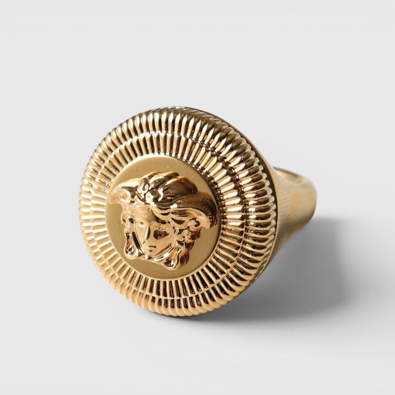 Versace-Biggie-Medusa-Ring-Gold-31