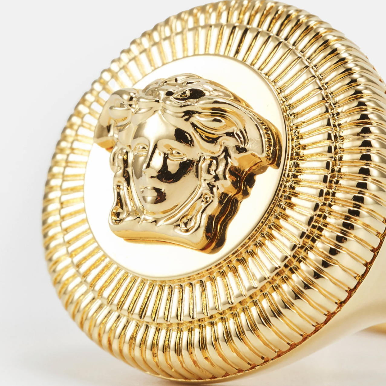 Versace-Biggie-Medusa-Ring-Gold-34