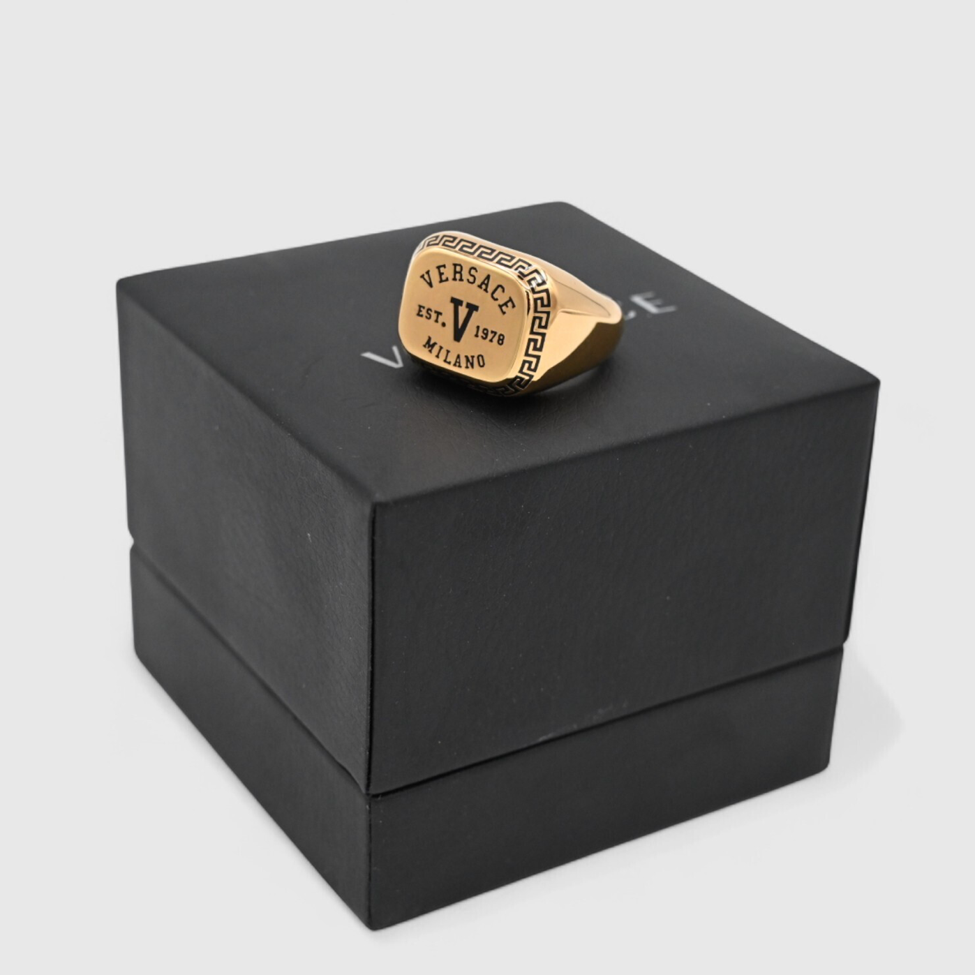 Versace-Gold-Black-Ring-02