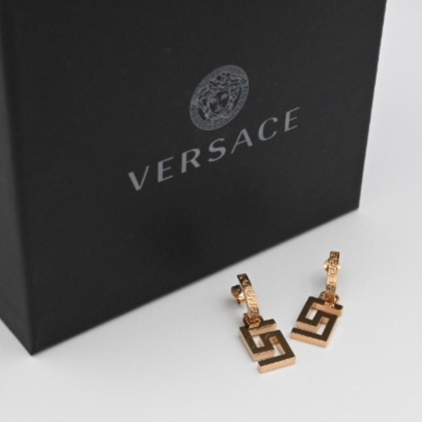 Versace-Greca-Earrings-Gold-01