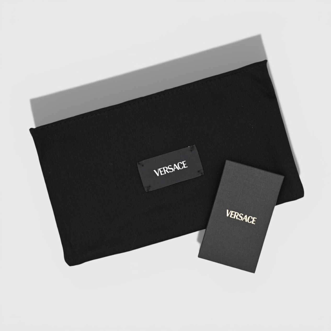 Versace-LetterV-Zip-Around-Long-Wallet-08