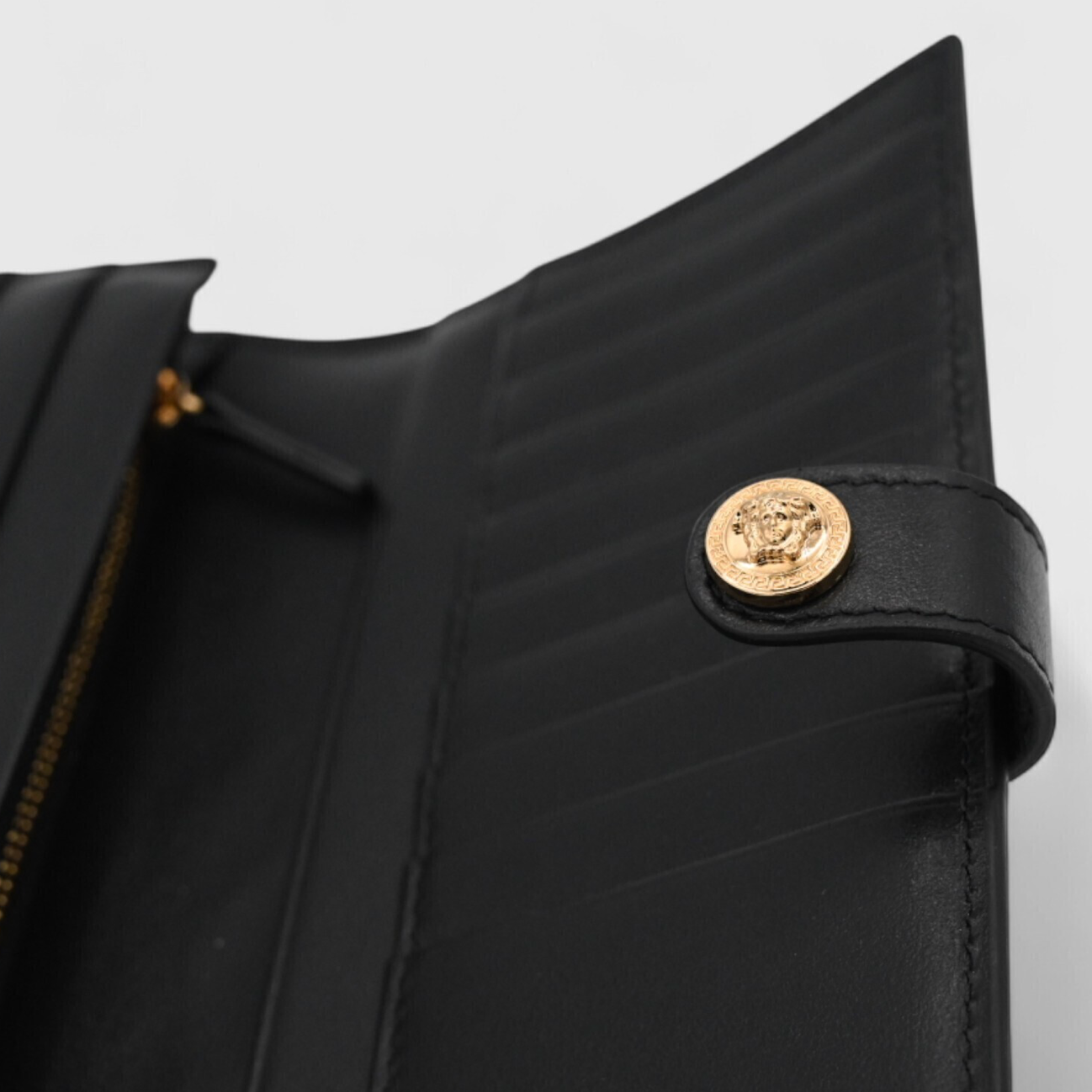 Versace-Medusa-Long-Wallet-08