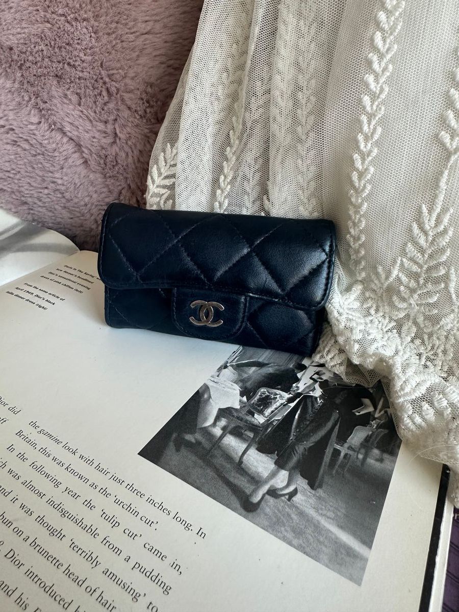 Vintage Rank A CHANEL Navy Lamb Key Holder Phw