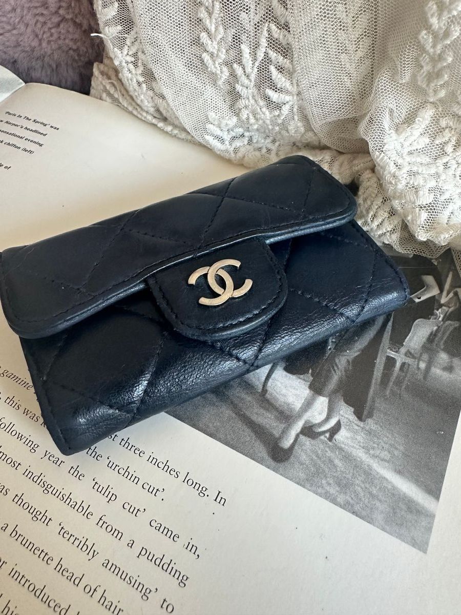 Vintage Rank A CHANEL Navy Lamb Key Holder Phw